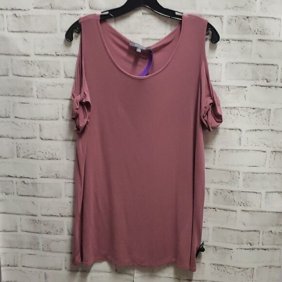 Lisa rinna top  - Picture 1 of 3